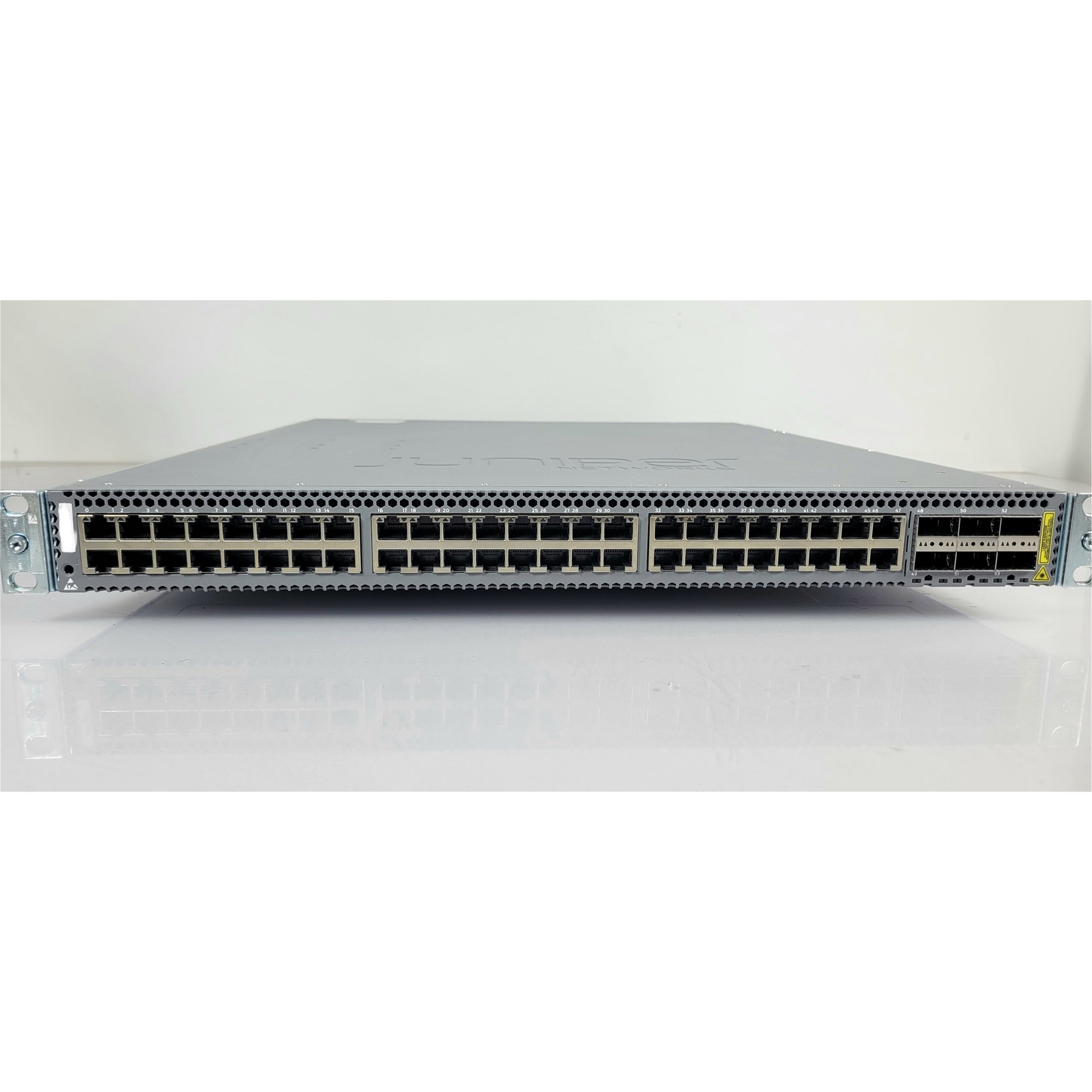 Juniper QFX5100-48T-AFI 48 100M/1G/10G RJ-45, 6 QSFP+, 2x AC, BF Grade B (Used - Good)