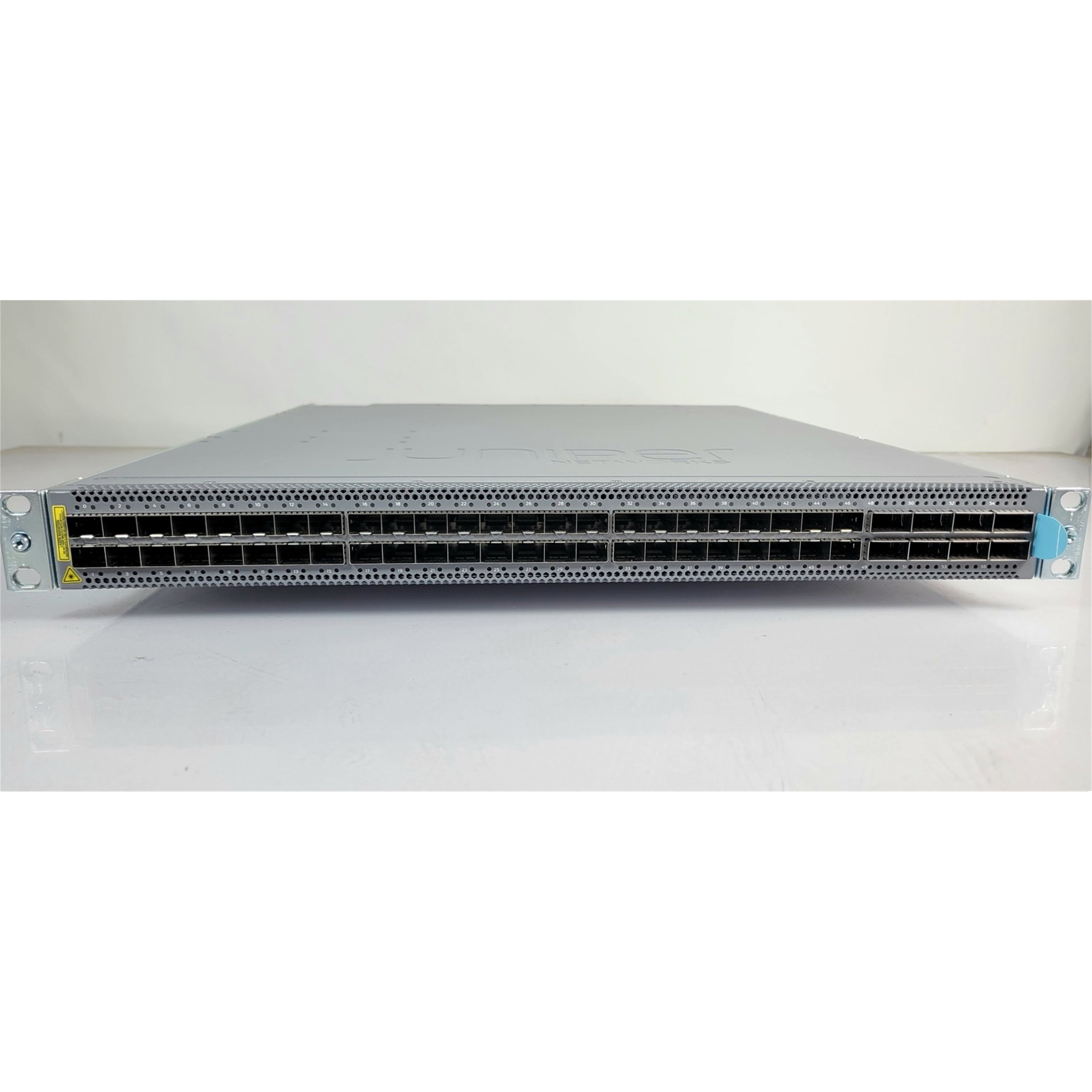 Juniper QFX5120-48Y-AFO2 QFX5120-48Y, 48x25GbE+8x100GbE, 1 U, AC airflow out (New Open Box)