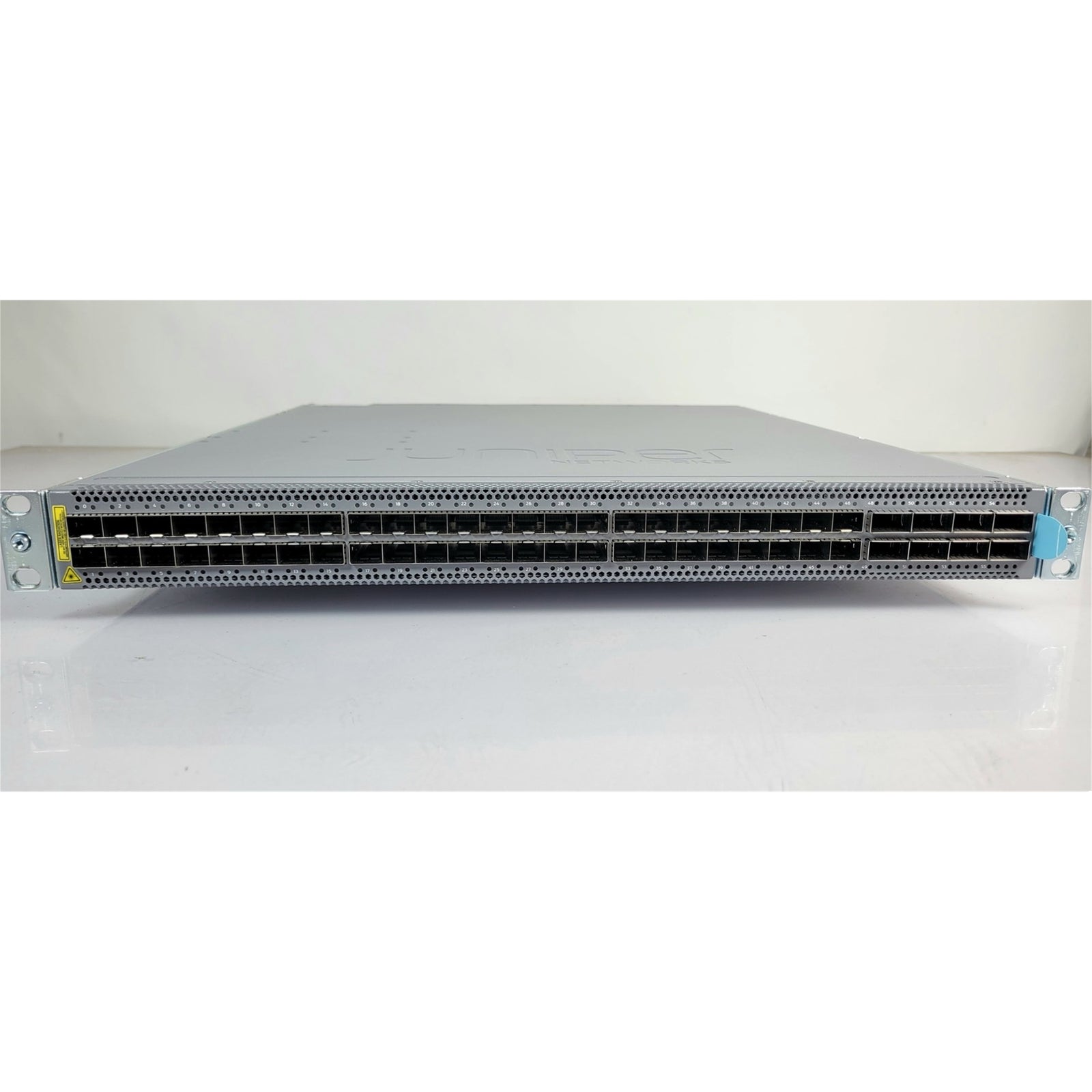 Juniper QFX5120-48Y-AFO2 QFX5120-48Y, 48x25GbE+8x100GbE, 1 U, AC airflow out (New Open Box)