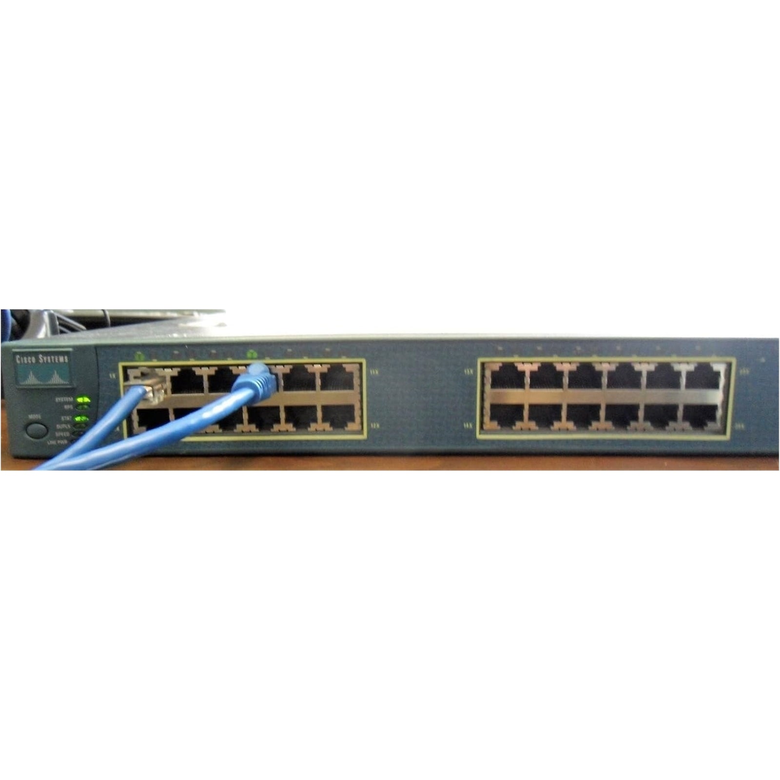 Cisco WS-C3524-XL-EN 3500 Series Catalyst 24 Port Switch (Scratch and Dent)