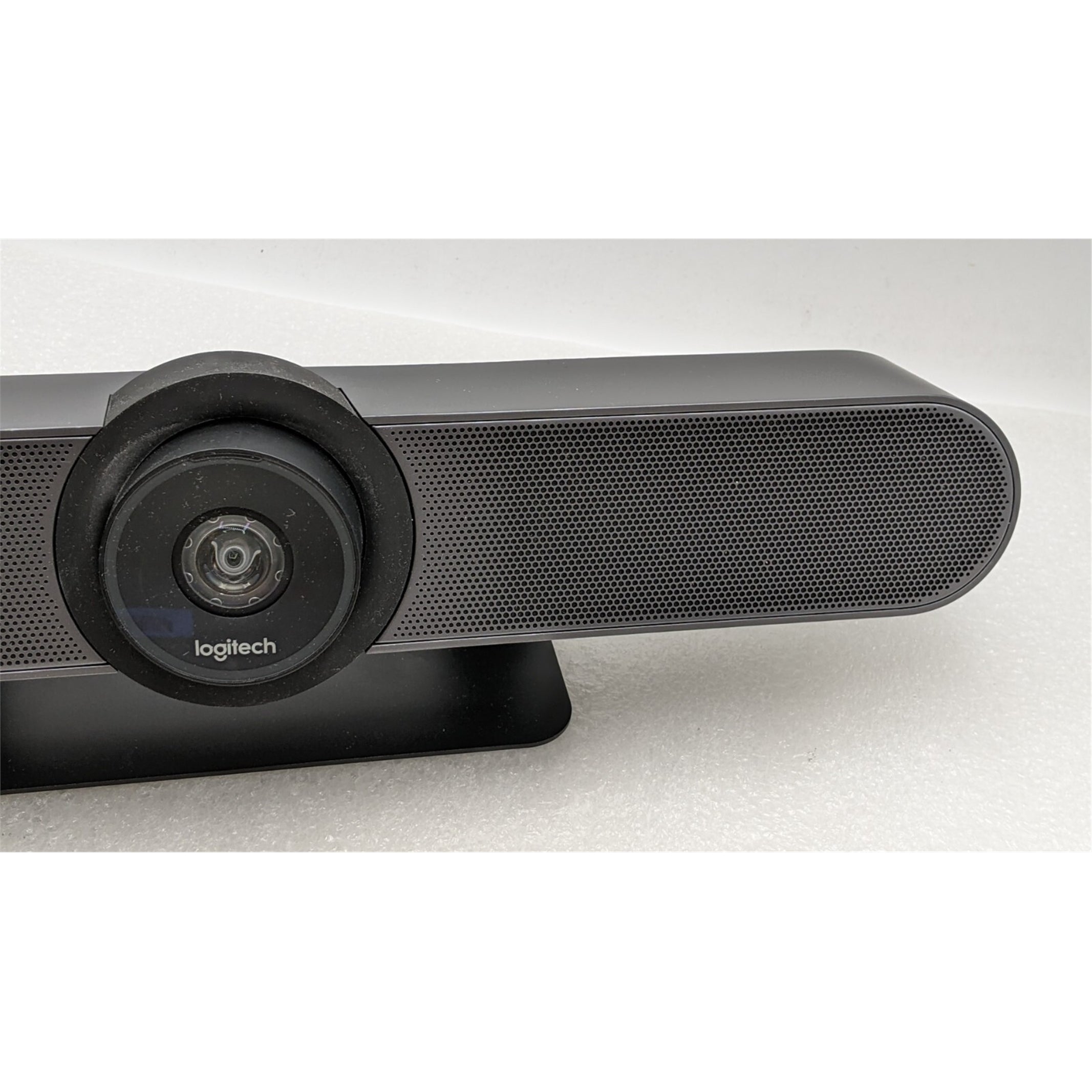 Logitech 860-000525 Auto-Focus 13MP 4K (3840x2160) Webcam, Black (Refurbished)